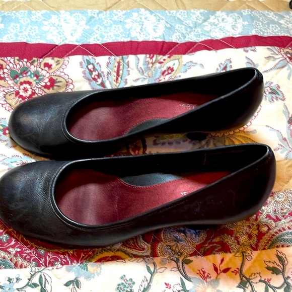 Aerosols Soft Black 2 1/2” Heels Size 8 - Picture 4 of 14